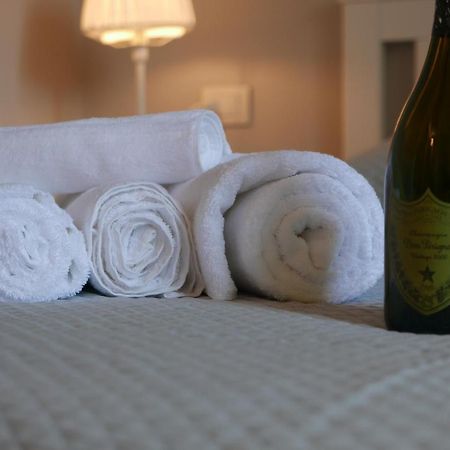 Suite 261 - Intero Appartamento Nel Centro Di 바리 외부 사진